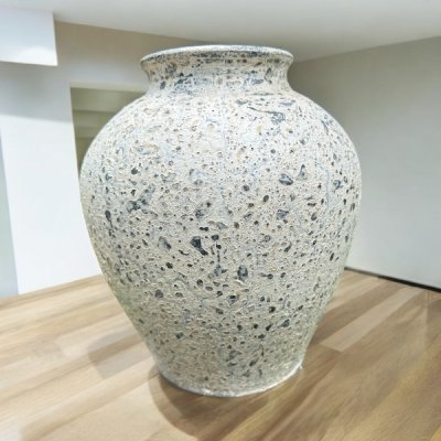 Vase แจกันดินเผาทรงไหอ้วนแป้นปากบาน สีขาวเก่า ขนาด 23 x 29 cm.