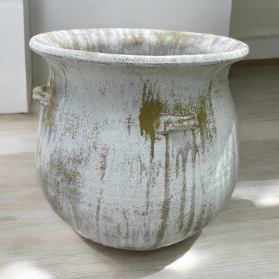 Basin อ่างดินเผาทรงถุงเงินถุงทอง ไม่มีรูก้นใส่น้ำได้ มีหู 4 หู ถ้าจะปลูกต้นไม้แจ้งให้เจาะรูได้ ขนาด 58 x 58 cm.