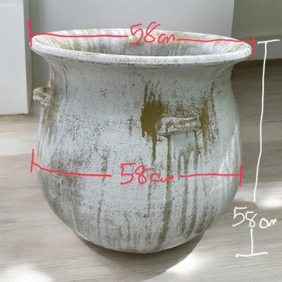 Basin อ่างดินเผาทรงถุงเงินถุงทอง ไม่มีรูก้นใส่น้ำได้ มีหู 4 หู ถ้าจะปลูกต้นไม้แจ้งให้เจาะรูได้ ขนาด 58 x 58 cm.