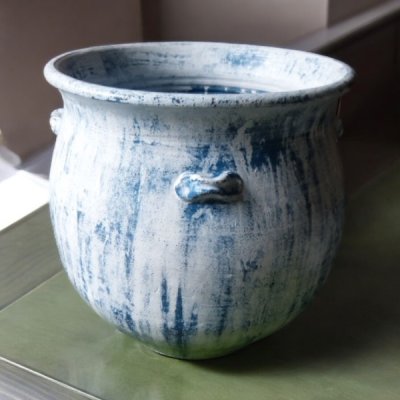 Basin อ่างดินเผาทรงถุงเงินถุงทอง ไม่มีรูก้นใส่น้ำได้ มีหู 4 หู ถ้าจะปลูกต้นไม้แจ้งให้เจาะรูได้ ขนาด 58 x 58 cm.