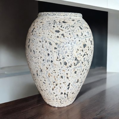 Vase แจกันดินเผาทรงไหเรียบ สีขาวเก่า ขนาด 23 x 35 cm.