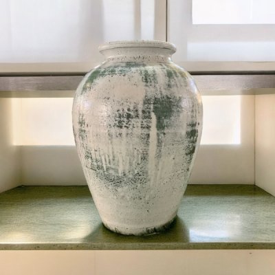 Vase แจกันดินเผาทรงไข่ สีขาวเก่า ขนาด 24 x 33 cm.