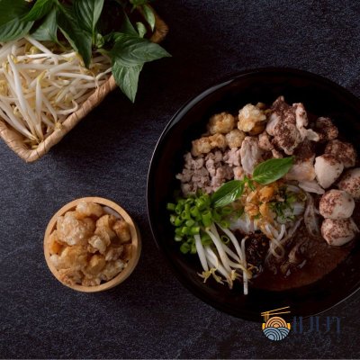 เมษาก๋วยเตี๋ยวเรือกึ่งสำเร็จรูป (เส้นเล็ก)