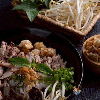 เมษาก๋วยเตี๋ยวเรือกึ่งสำเร็จรูป (เส้นเล็ก)