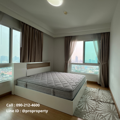Luxury condo for sale on the river, Supalai River Resort 180 degree river view.