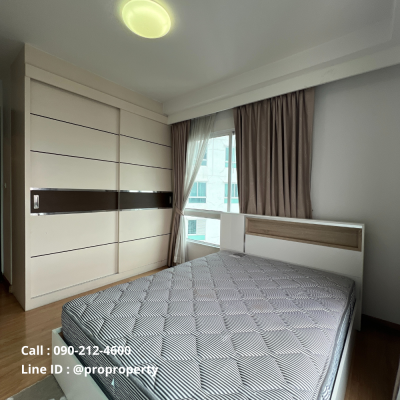 Luxury condo for sale on the river, Supalai River Resort 180 degree river view.