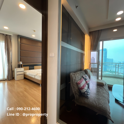 Luxury condo for sale on the river, Supalai River Resort 180 degree river view.
