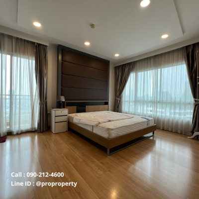 Luxury condo for sale on the river, Supalai River Resort 180 degree river view.