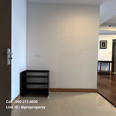 Luxury condo for sale on the river, Supalai River Resort 180 degree river view.