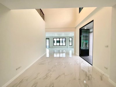 ณุศาศิริ ซิตี้ พระราม 2 บ้านสวยพร้อมอยู่ สังคมดี ใกล้กรุงเทพฯ