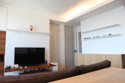Condo for sale: The Lumpini 24 (Sukhumvit 24), 37th floor, corner unit.