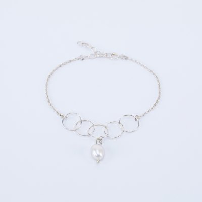 lucent-dawn-pearl-bracelet