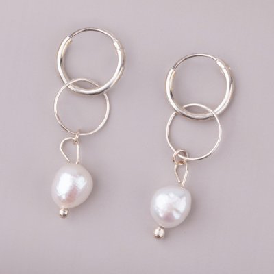 lucent-dawn-pearl-earring