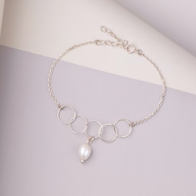 lucent-dawn-pearl-bracelet