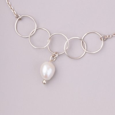 lucent-dawn-pearl-bracelet