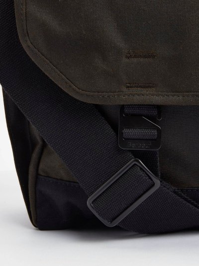 BARBOUR FIELD WAX MESSENGER BAG