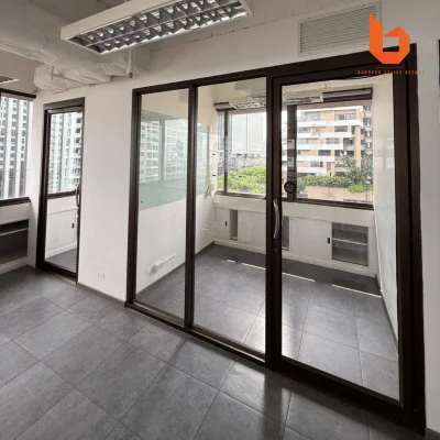 Office for rent Sukhumvit near MRT Petchaburi