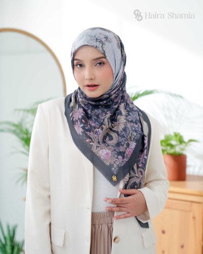 Haira Shamia ALIZA series - MIDNIGHT Hijab Scarf Haira Shamia ALIZA series - MIDNIGHT Hijab Scarf