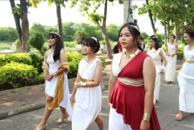 รีวิว ชุดกรีก เดินขบวดพาเหรด