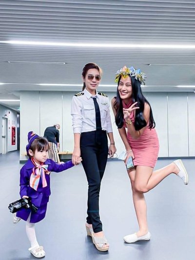 รีวิว ชุดกัปตันนักบิน หญิง