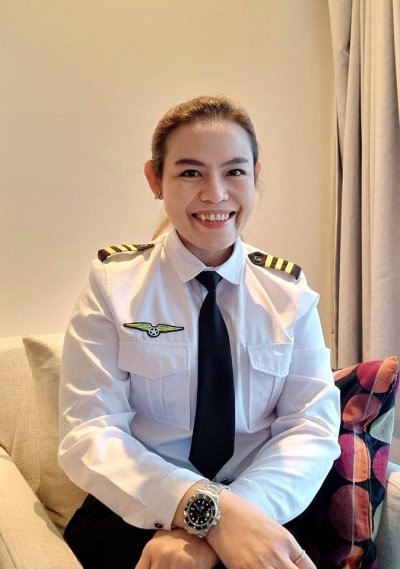 รีวิว ชุดกัปตันนักบิน หญิง