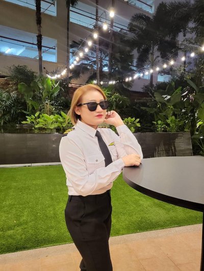 รีวิว ชุดกัปตันนักบิน หญิง