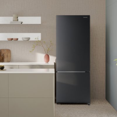 PANASONIC  ตู้เย็น 2 ประตู แบบช่องแช่แข็งด้านล่าง 416 ลิตร รุ่น NR-BX471HWKT