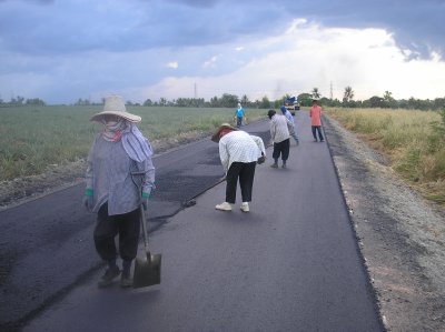 งานถนนลาดยางแอสฟัลท์