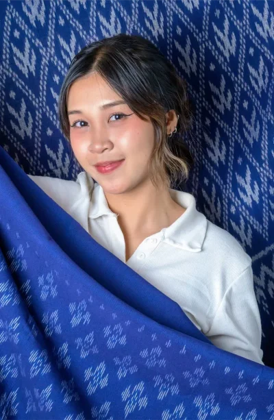ผ้าฝ้ายมัดหมี่ย้อมคราม Indigo-dyed ikat cotton fabric
