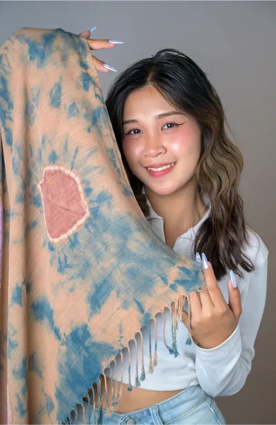 ผ้าคลุมไหล่นราพิมพ์ใบ สีโอรส