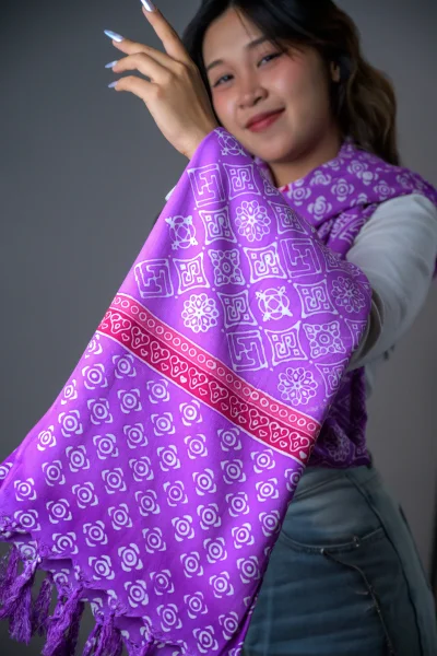 ผ้าคลุมไหล่ลีมาบาติก สีม่วง