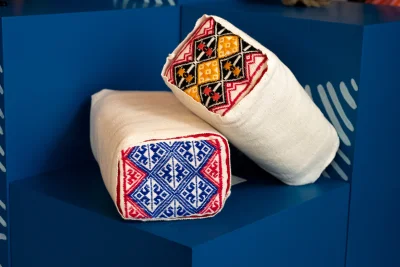 หมอนผ้าปักลายพื้นเมือง Embroidered fabric pillow with traditional patternsKey pouch