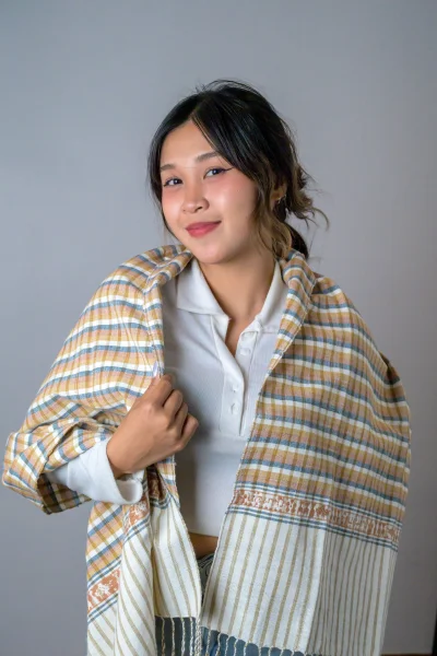 ผ้าคลุมไหล่ลายขิตภาพเขียนสีผาแต้ม Phatam Rock Painting Patterned Khit Shawl