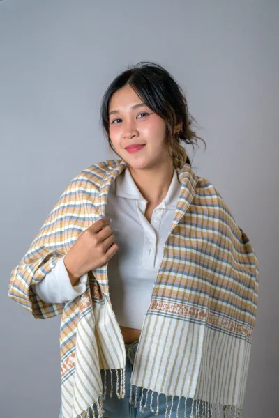 ผ้าคลุมไหล่ลายขิตภาพเขียนสีผาแต้ม Phatam Rock Painting Patterned Khit Shawl