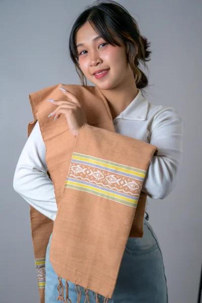 ผ้าคลุมไหล่ลายขิตภาพมัจฉาล่องโขง "Mekong Drifting Fish" Khit Patterned Shawl