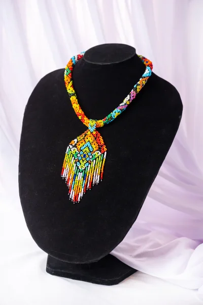 สร้อยคอโนรา โทนสีฟ้า Nora necklace in blue tones