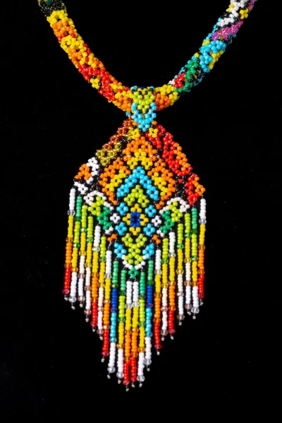 สร้อยคอโนรา โทนสีฟ้า Nora necklace in blue tones