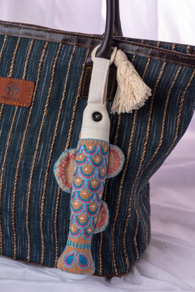 พวงกุญแจตุ๊กตาปลายาว Long fish doll keychain