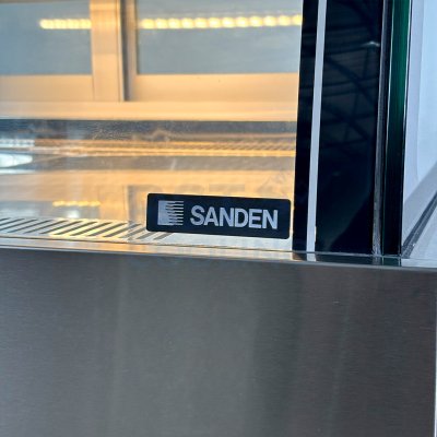 ตู้แช่เค้ก กระจกโค้ง Sanden รุ่น SKC-0903