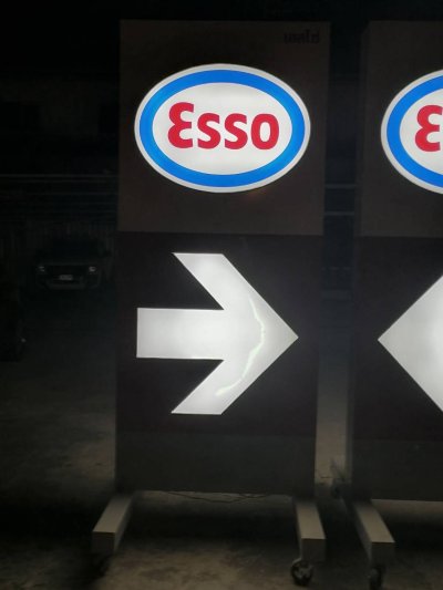 Esso  Arrow Stand ป้ายลูกศร บอกทางเข้า-ออก ในสถานีบริการน้ำมัน