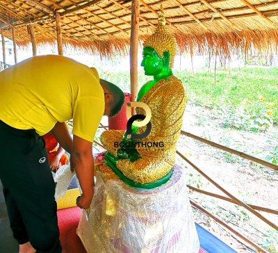 พระแก้วมรกต หน้าตัก 30 นิ้ว