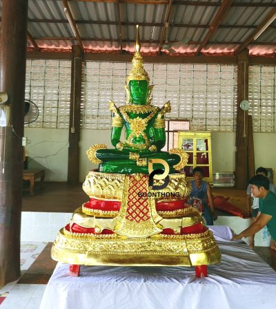 พระแก้วมรกต หน้าตัก 40 นิ้ว พิมพ์เก่า