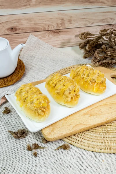 Pork floss bread with salad dressing