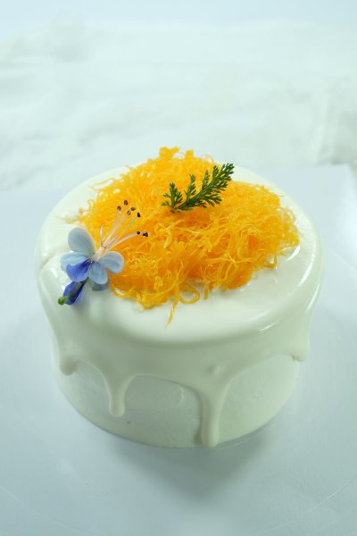 Fresh Milk Cake with Golden Threads and Lava