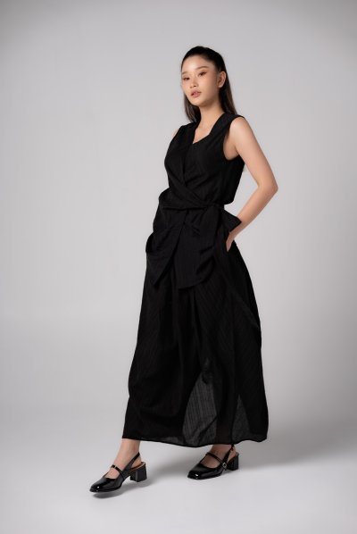 TEXTURED V NECK WRAP TOP