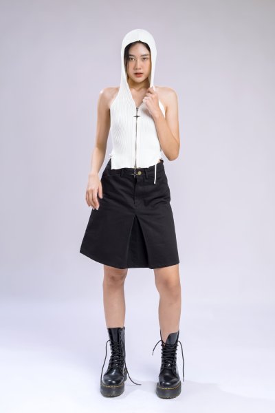 OPEN-BACK ZIPPER HALTER TOP