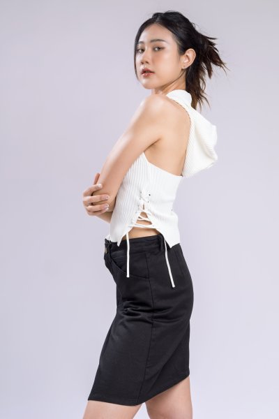 OPEN-BACK ZIPPER HALTER TOP