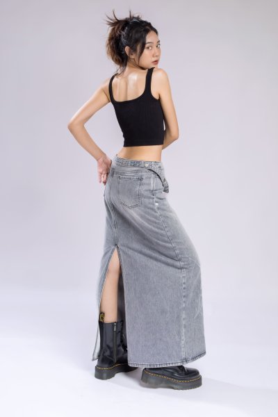 BLEACH DENIM STRAP DETAIL SKIRT
