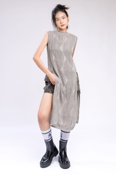 KNITTING SLEEVELESS TOP