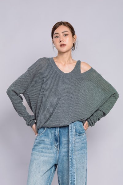 KNITTING LONG SLEEVE AND TANK TOP SET.